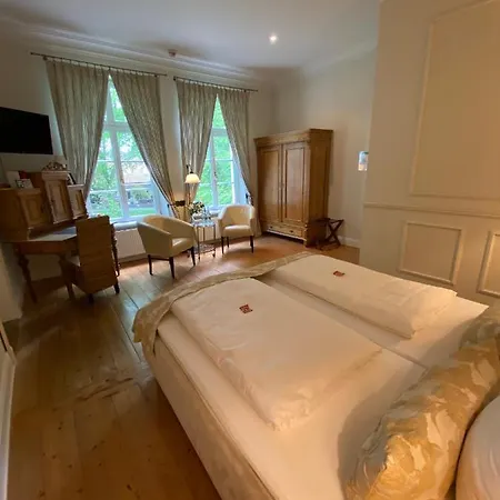 Hochzeitshaus Отель Аурих